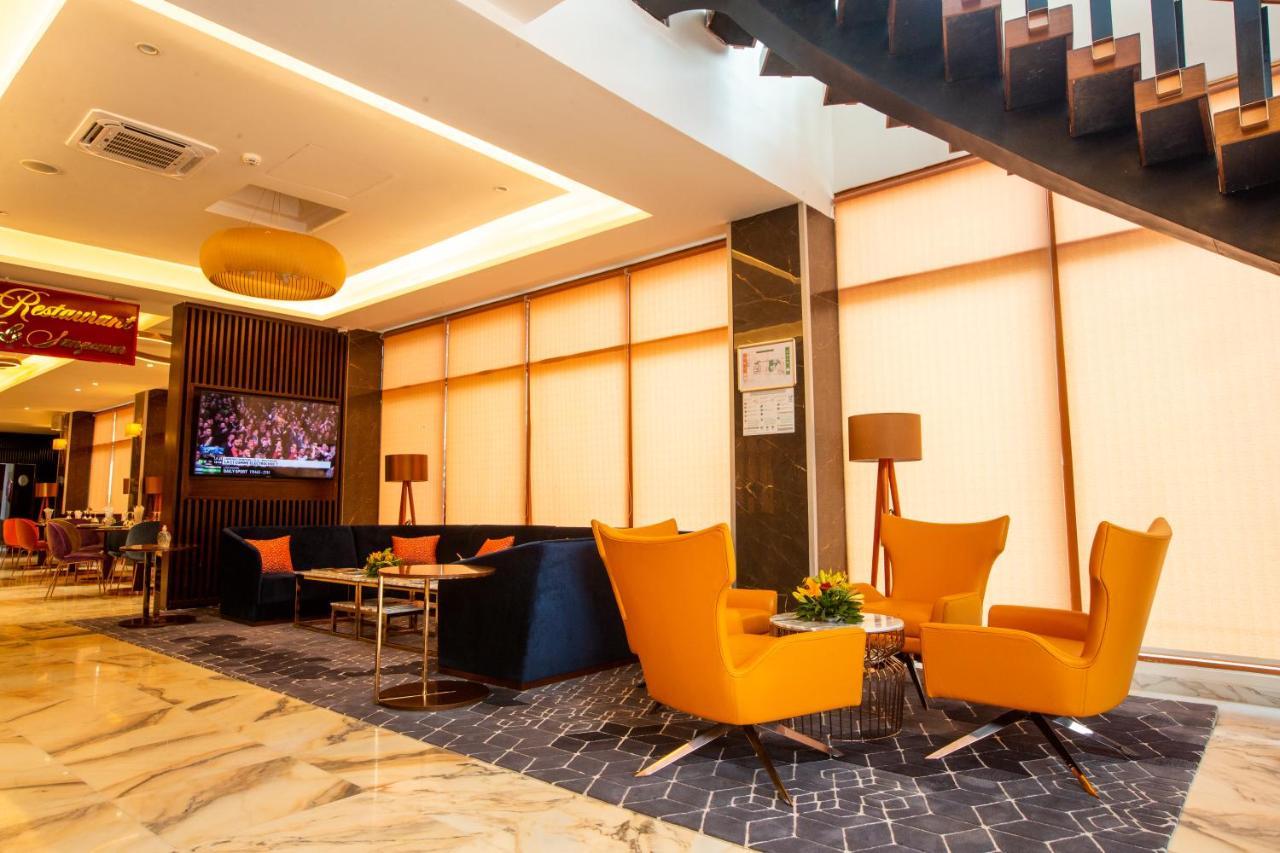 Hôtel Fleur de Lys Point E Dakar Extérieur photo